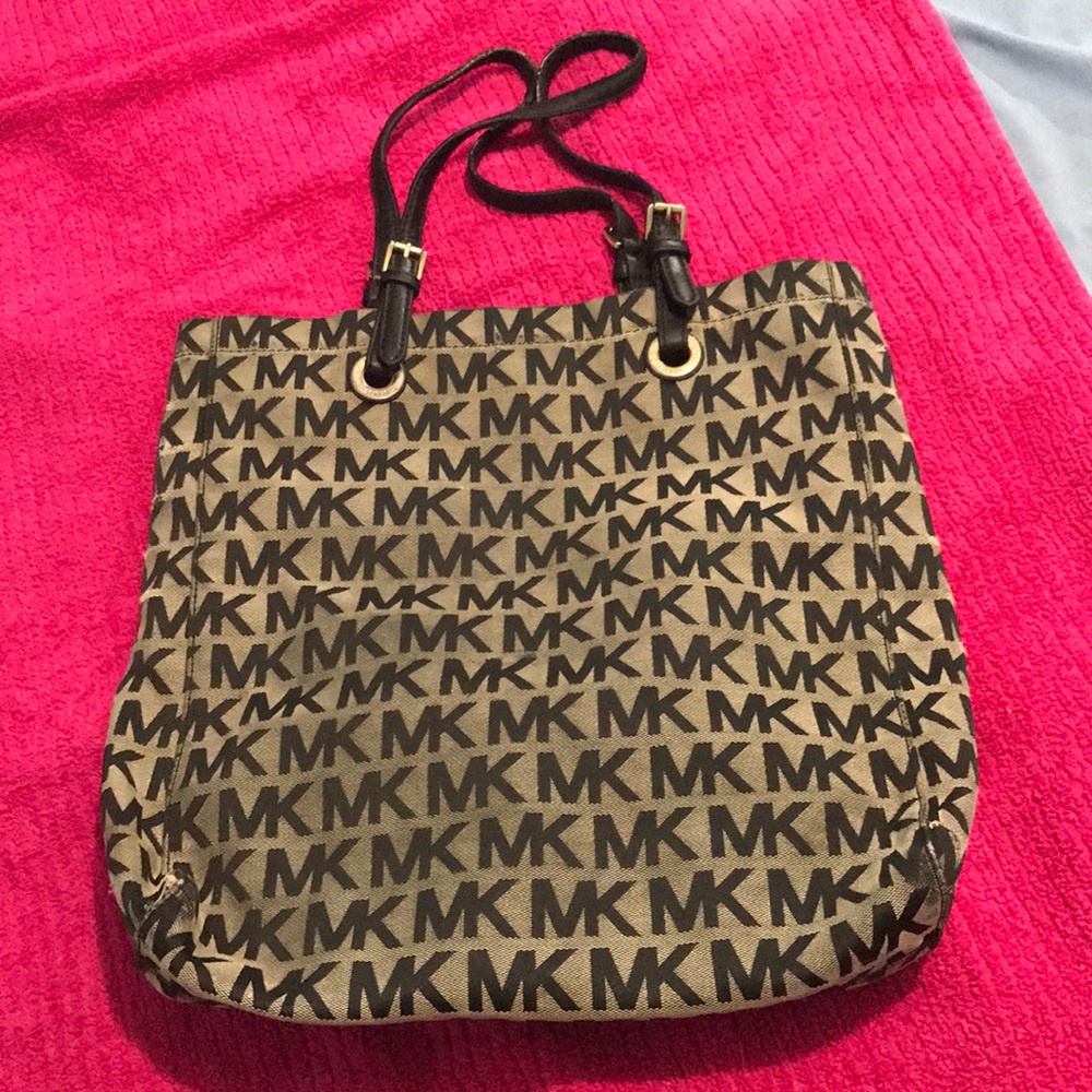 Micheal Kors Purse